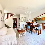Dona', * Fort Village
